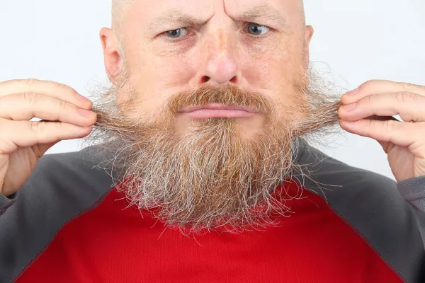 Najczęstsze problemy z brodą. Jak sobie z nimi radzić?